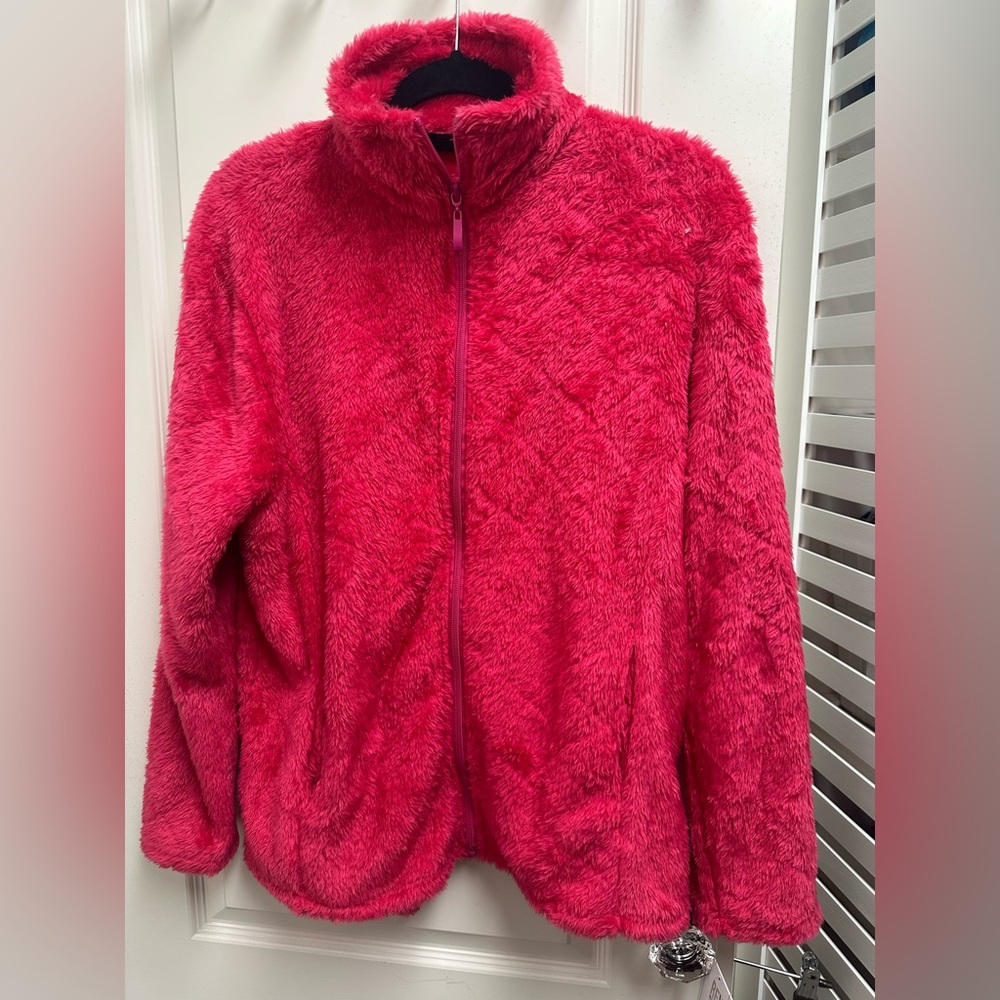 NWT Hot Pink Women’s Sherpa Style Zip up Jacket, so warm and fuzzy! SZ M